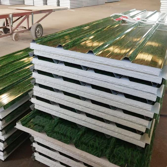 لوحة ساندويتش فولاذية ملونة